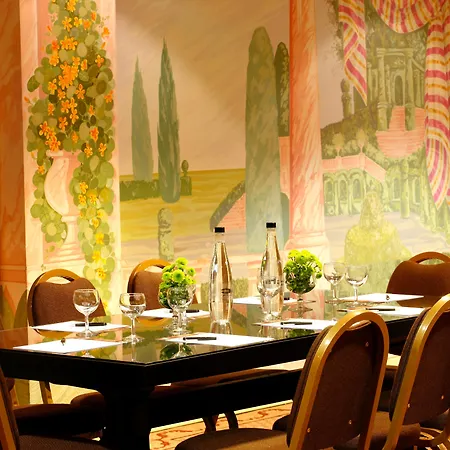 Plaza - Heritage Collection - Avenida Lisboa